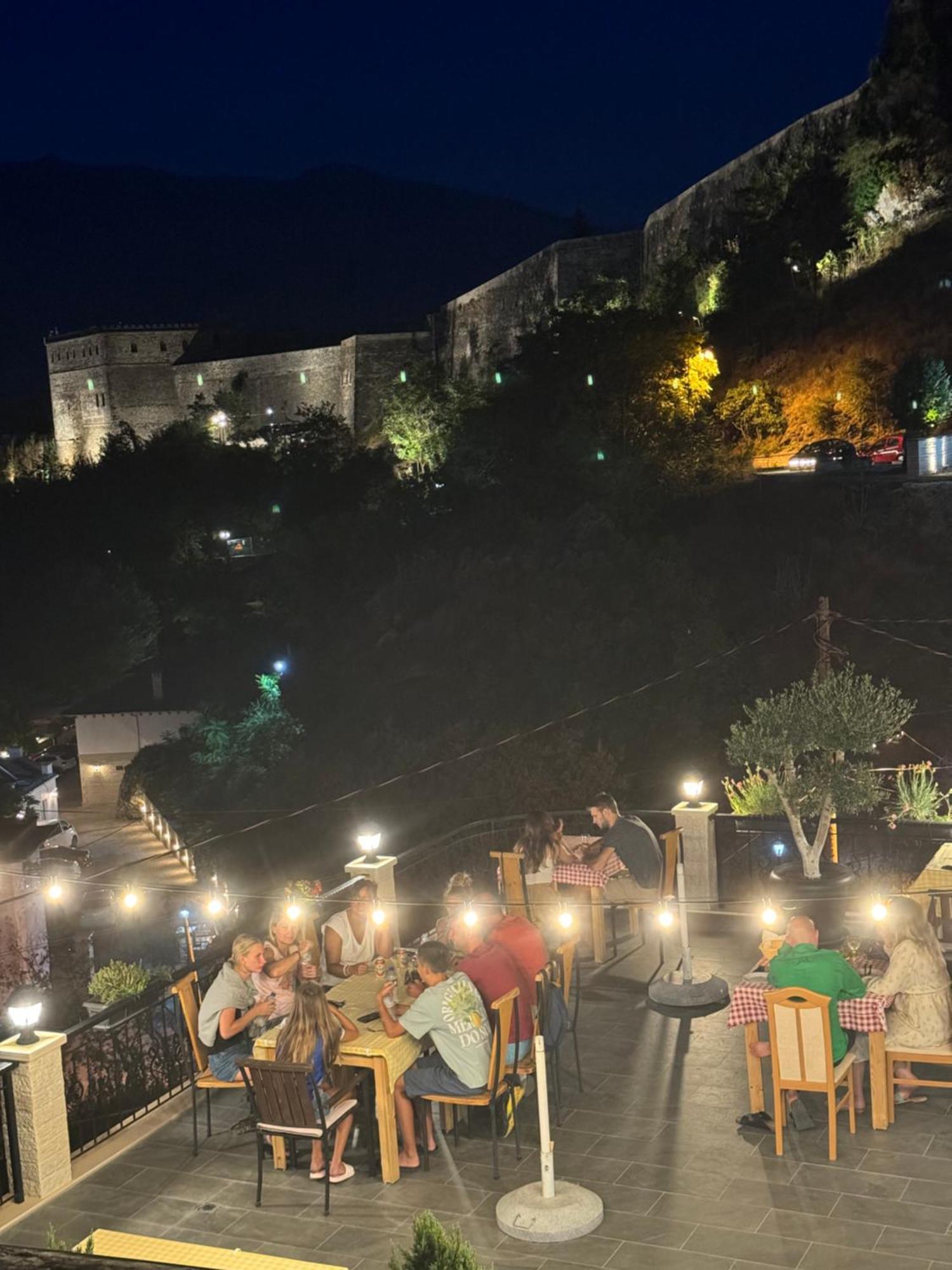 Castle Hotel Gjirokastër Buitenkant foto